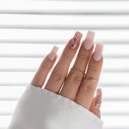 Milky top coat of gel polish without stickiness Saute Nails Milky 8ml. - Image 3