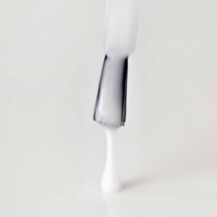 Milky top coat of gel polish without stickiness Saute Nails Milky 8ml. - Image 4